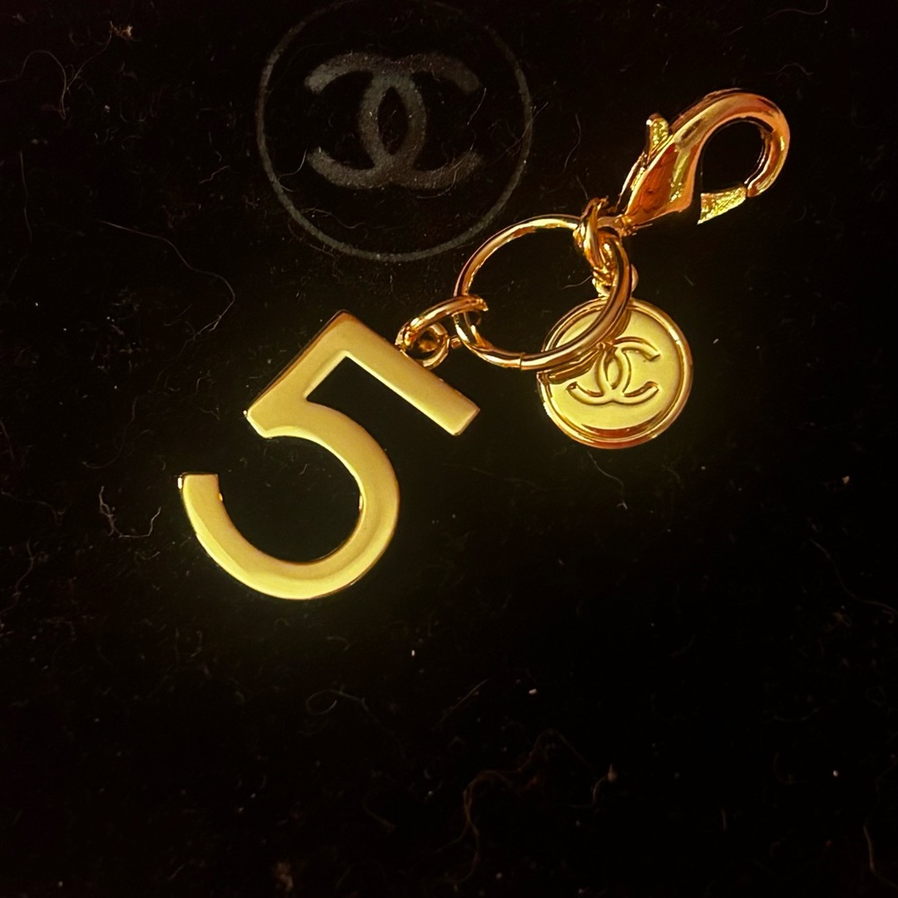 CHANEL NO.5 2023 Holiday Charm